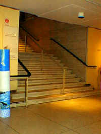 staircase.jpg (40175 bytes)